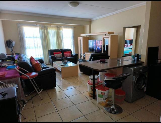 2 BEDROOM APARTMENT FOR SALE IN SILVERTON
